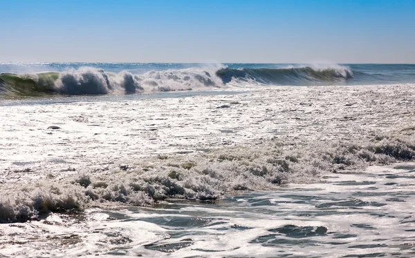 Meereswelle bei sonnigem Tag — Stockfoto