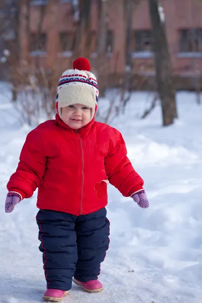 Toddler in winter park — Stock Photo, Image