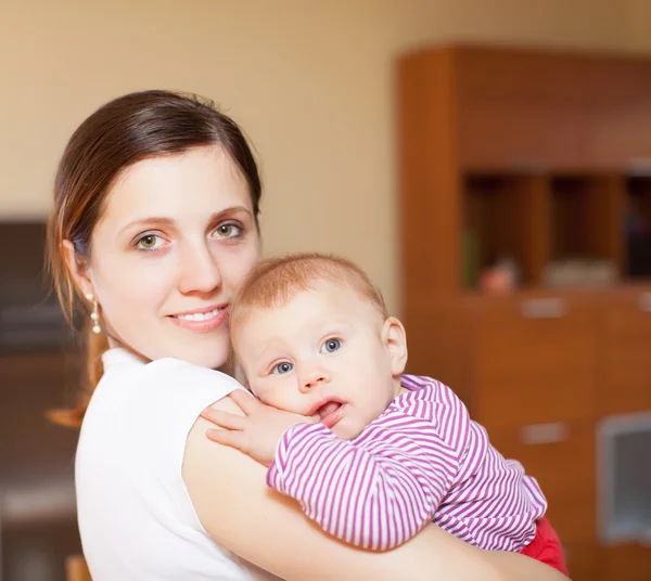 Madre con niño pequeño — Foto de Stock