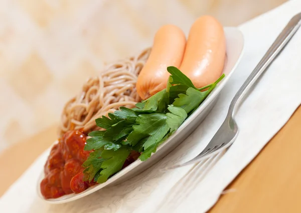 Spaghetti pasta with sausages and ketchup — Stok fotoğraf