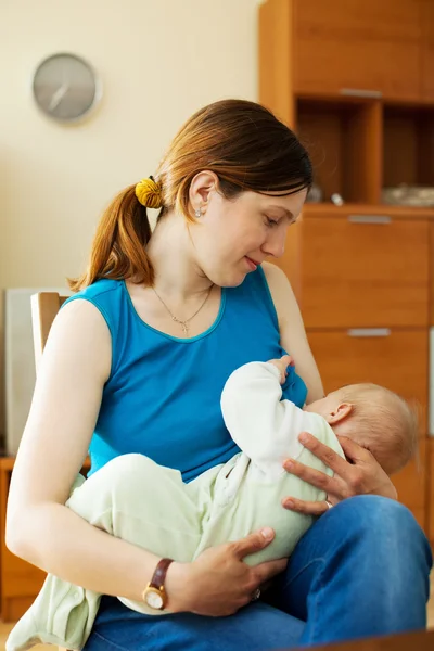 Moeder borst voeding baby — Stockfoto