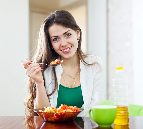 Healthy girl eating lunch — Stock Photo, Image