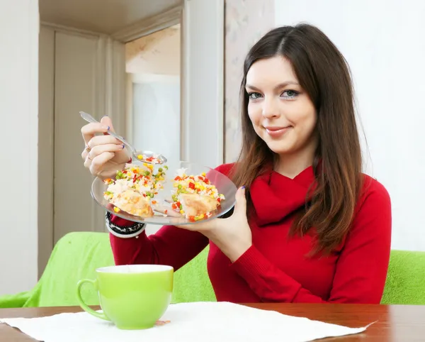 Woman shared lunch for two parts — Stock Photo, Image