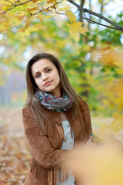 Long-haired girl in autumn — Stock Photo, Image