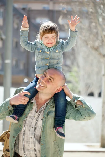 Felice padre con adorabile ragazza — Foto Stock