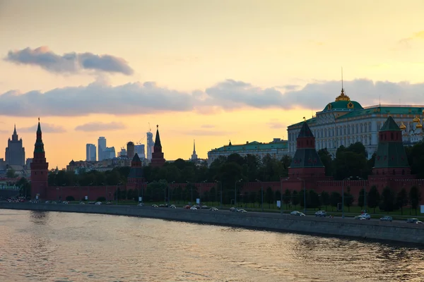 Moscou Kremlin au coucher du soleil d'été. Russie — Photo