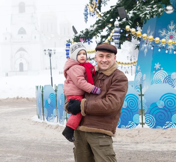 Man with child in Christmas time at Vladimir — Stock Photo, Image
