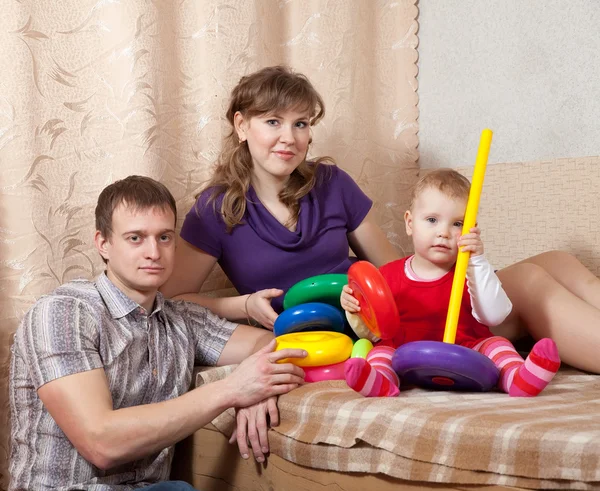 Famiglia rilassante a casa — Foto Stock