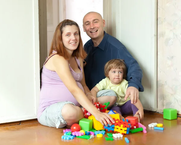 Gelukkige familie in huis — Stockfoto