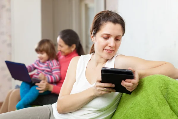 Family with electronic devices at home — Stock Photo, Image