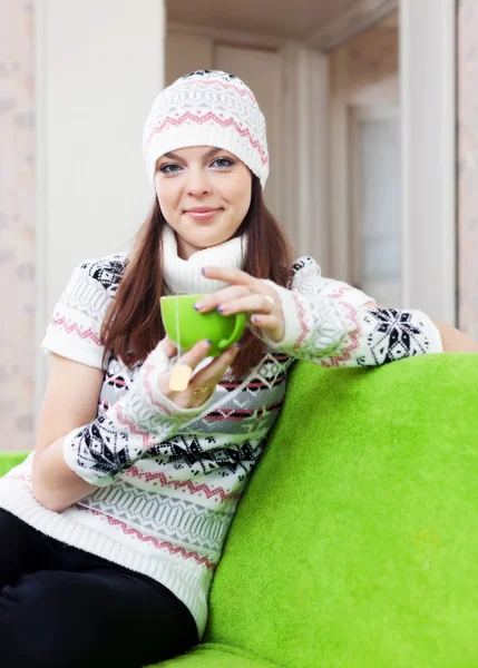 Woman warms with cup of tea — Stock Photo, Image