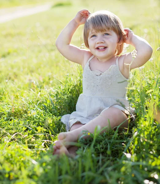 Bambina di due anni in estate — Foto Stock