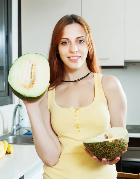 Woman with ripe melon in home — Stock Photo, Image