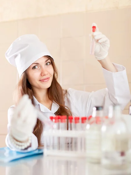 Clínico em laboratório — Fotografia de Stock