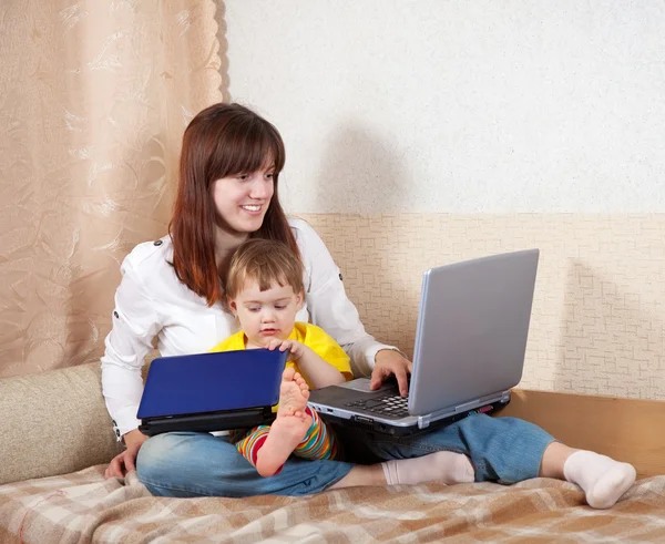 Mujer feliz y niño con computadoras portátiles —  Fotos de Stock