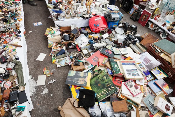 Vieilles choses au marché aux puces Encants Vells — Photo