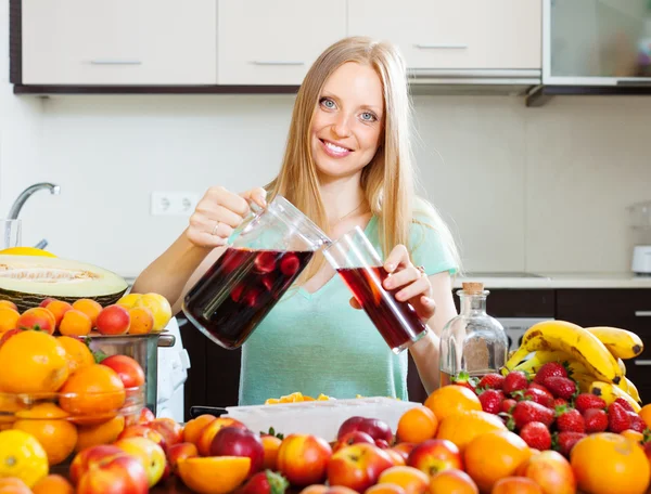 Cheerful woman pouring beverages — Stock Photo, Image
