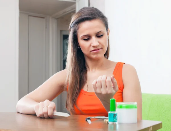 Beauty woman caring for nails — Stock Photo, Image