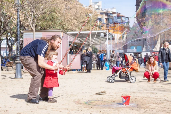 Artiste de rue travaillant avant la Sagrada Familia — Photo