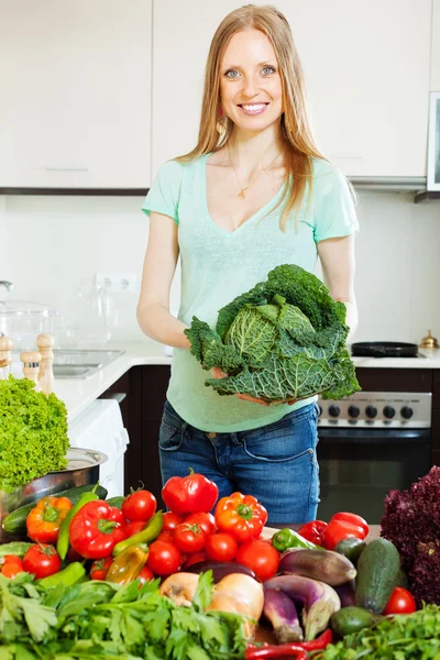 Happy beautiful woman with raw vegetables — Stock Photo, Image