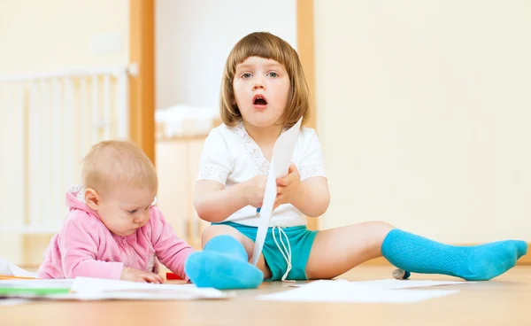 Two siblings together in home — Stock Photo, Image