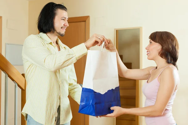 Generous person gives a gift to women — Stock Photo, Image