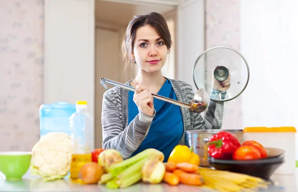 Bella giovane donna — Foto Stock