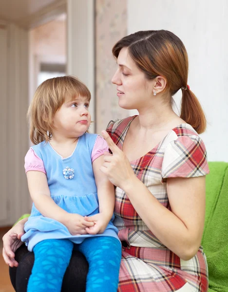 Mother berates her baby — Stock Photo, Image