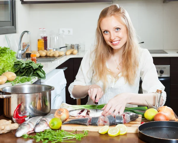 Happy woman cutting fish — Stock Photo, Image