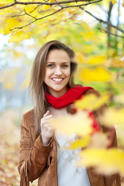 Outdoor portrait of girl — Stock Photo, Image