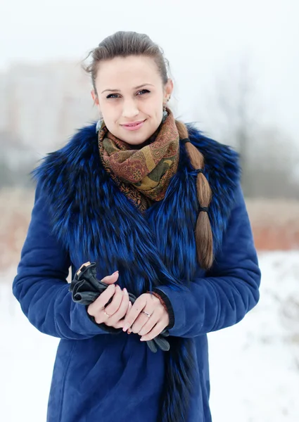 Portrait d'hiver de belle femme — Photo