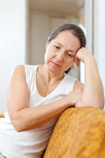 Mujer madura infeliz — Foto de Stock