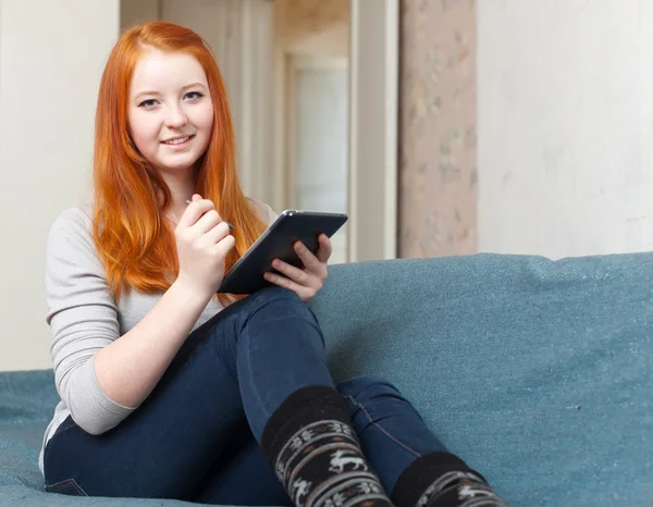 Teenager uses tablet computer or electronic book — Stock Photo, Image