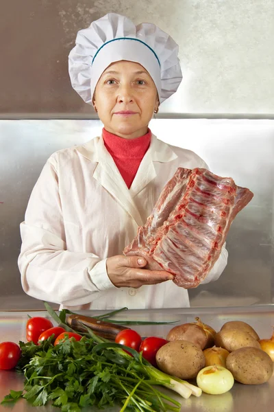 Cook woman with meat and vegetables — Stock Photo, Image