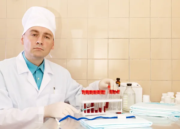 Male doctor with test tube — Stock Photo, Image