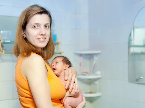 Mère avec bébé nouveau-né — Photo