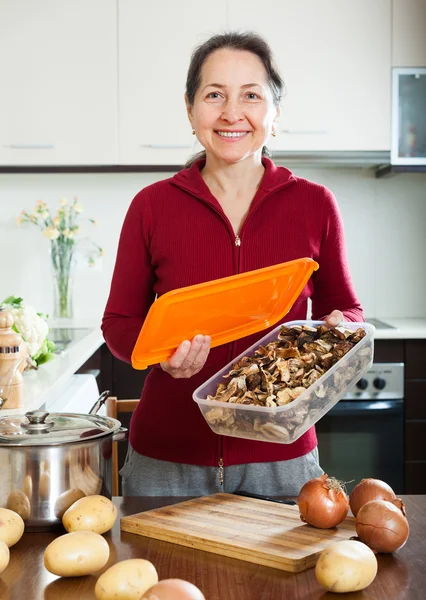 Mature housewife with dried mushrooms — Stock Photo, Image