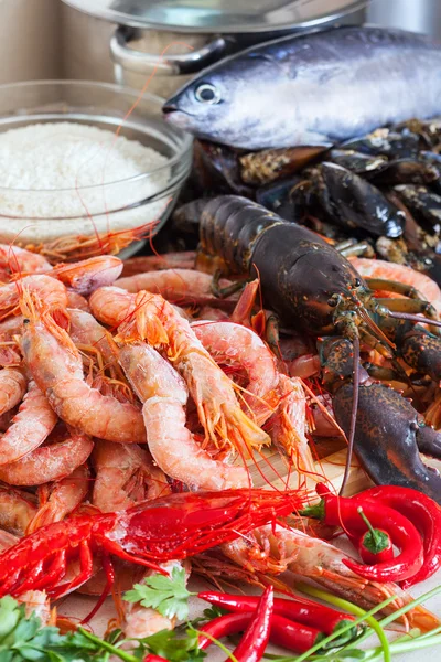 Свіжі неварені страви з морепродуктів — стокове фото