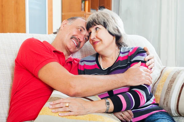 Happy mature couple relaxing on couch — Stock Photo, Image