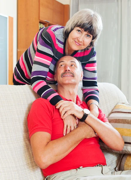 Amar casal idoso alegre juntos — Fotografia de Stock