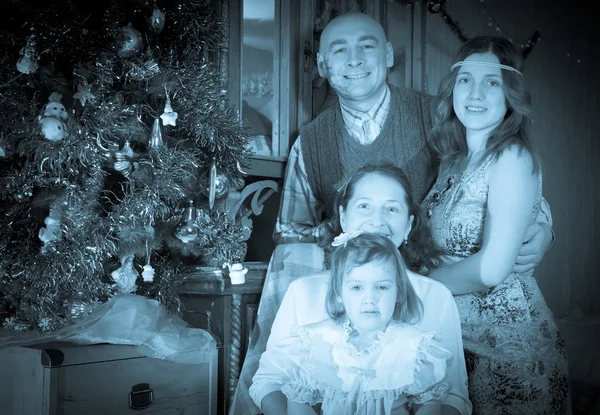 Vintage-Foto der glücklichen Familie — Stockfoto