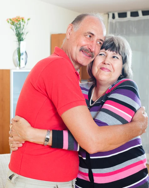 Feliz pareja madura juntos — Foto de Stock