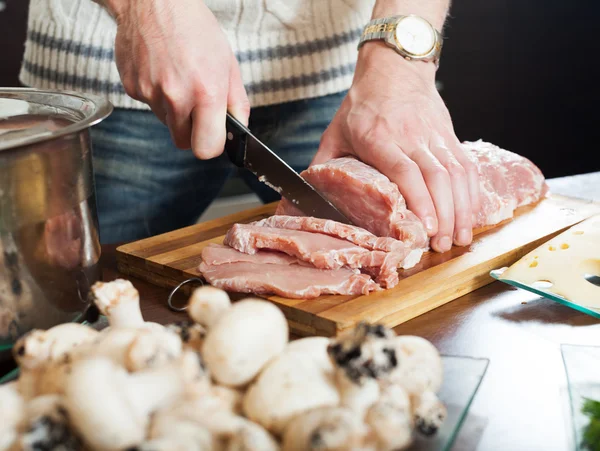 Cutting raw meat — Stock Photo, Image