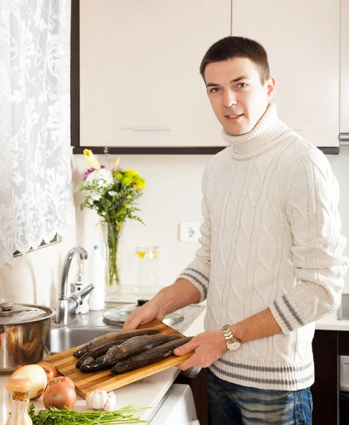 Smiling guy cooking — Stock Photo, Image