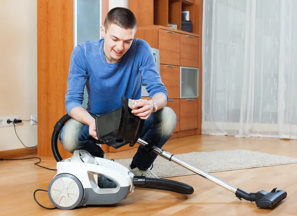 Man  vacuuming with vacuum cleaner — Stock Photo, Image