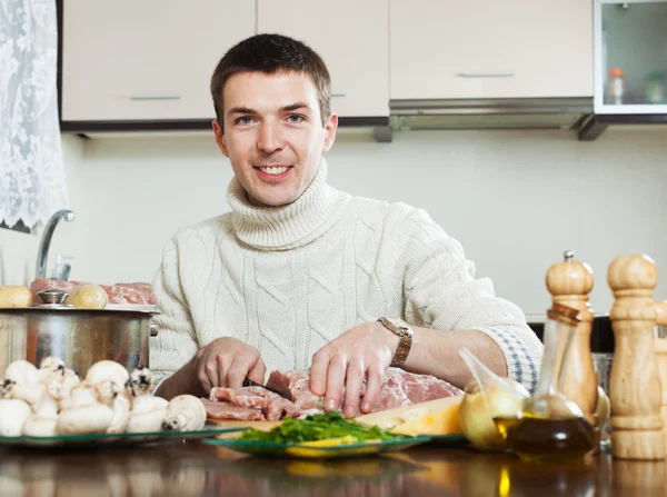 Guy with raw meat — Stock Photo, Image