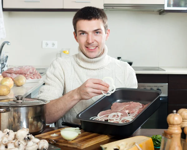 Man cooking french-style meat. — 图库照片