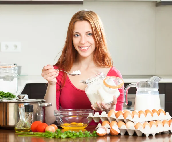 Housewife  in home kitchen — Stock Photo, Image