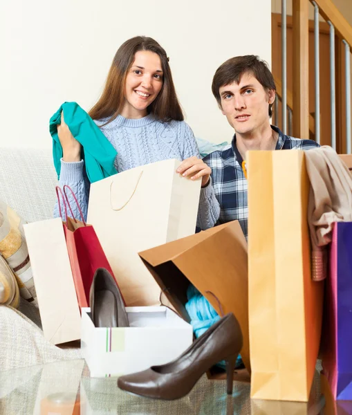 Couple looking their  purchases — Stock Photo, Image