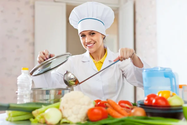 Cozinheiro profissional — Fotografia de Stock